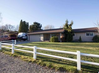 215 E 36th Pl, Kennewick, WA
