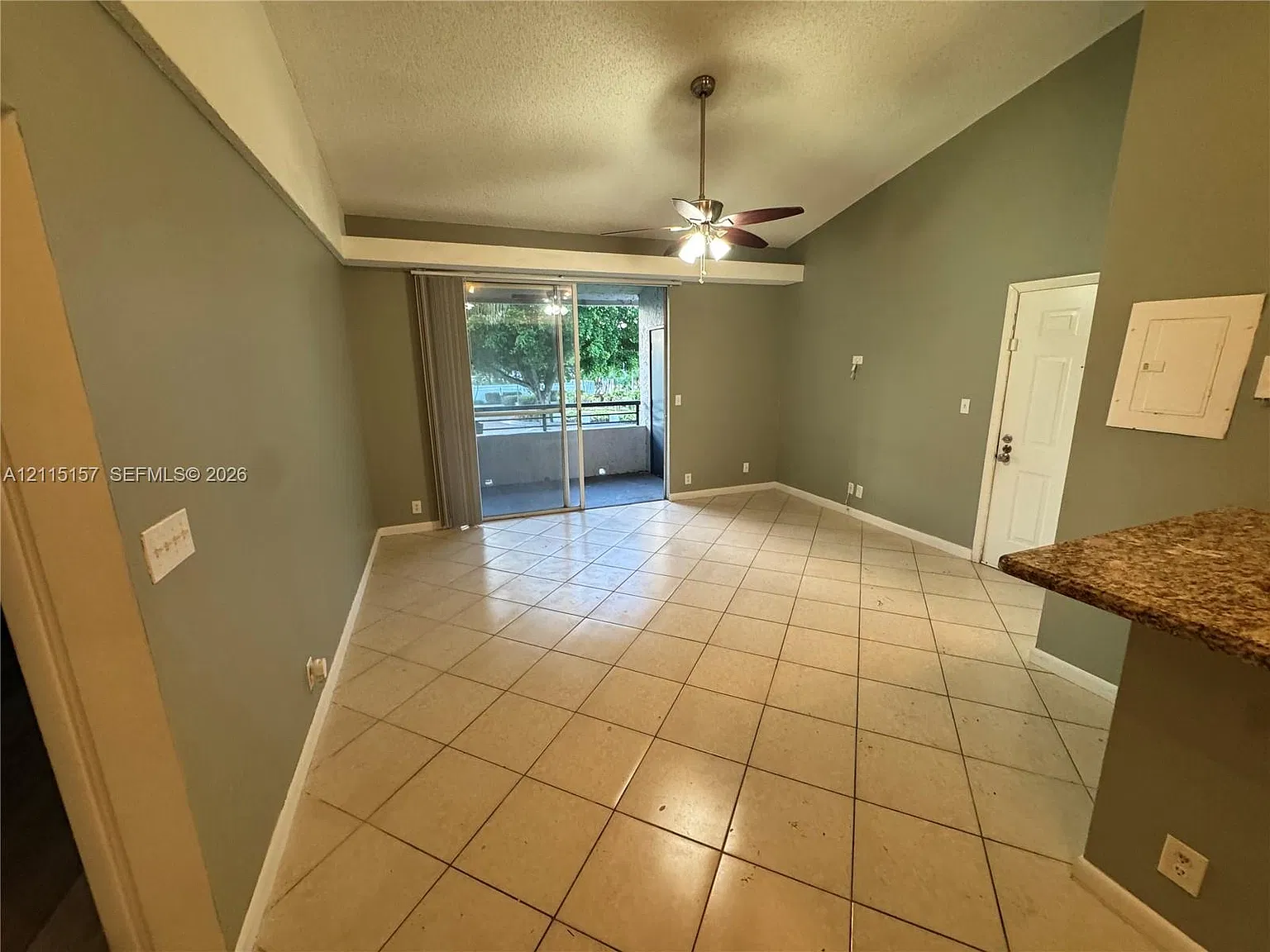 Coco Parc Condo — Photo 4