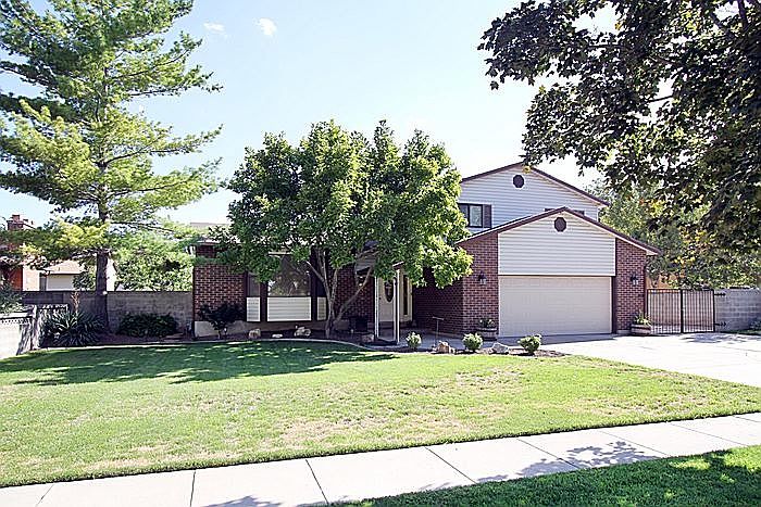 1st image of 779 W Shadow Wood Dr