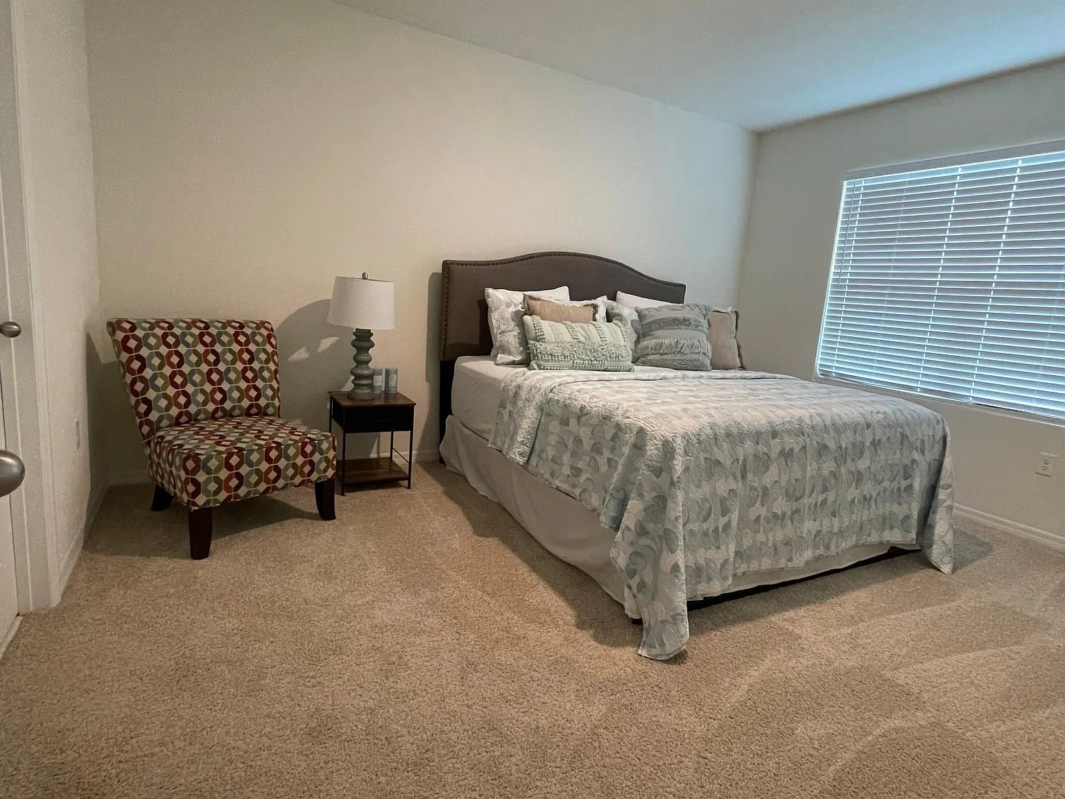 4 bed, 1828 sqft, $2,000 — Photo 3