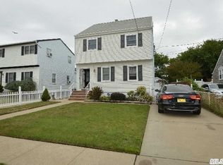 79 Nottingham Ave, Valley Stream, NY 11580