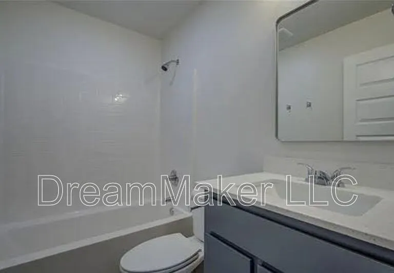 2405 S 28th Ter — Photo 25