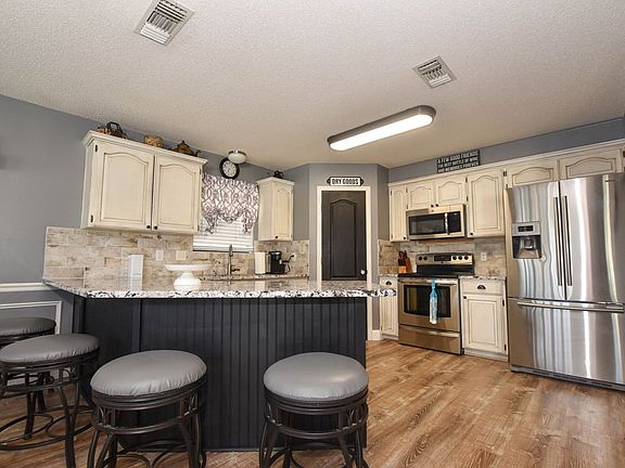 2nd image of 3309 Maplewood Dr