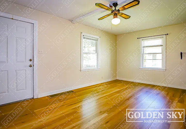 1115 W Bethel Ave — Photo 3