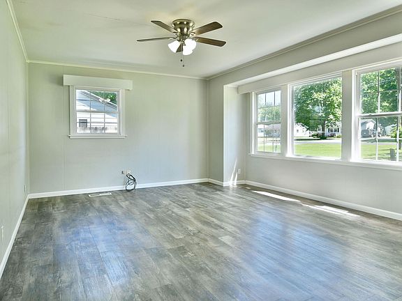 3rd image of 2344 Clearview Dr