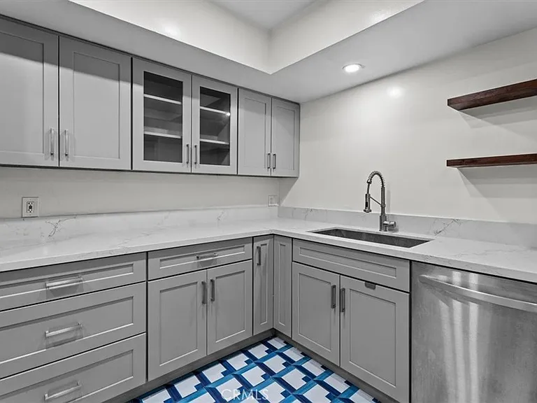6752 Hillpark Dr #303 — Photo 2