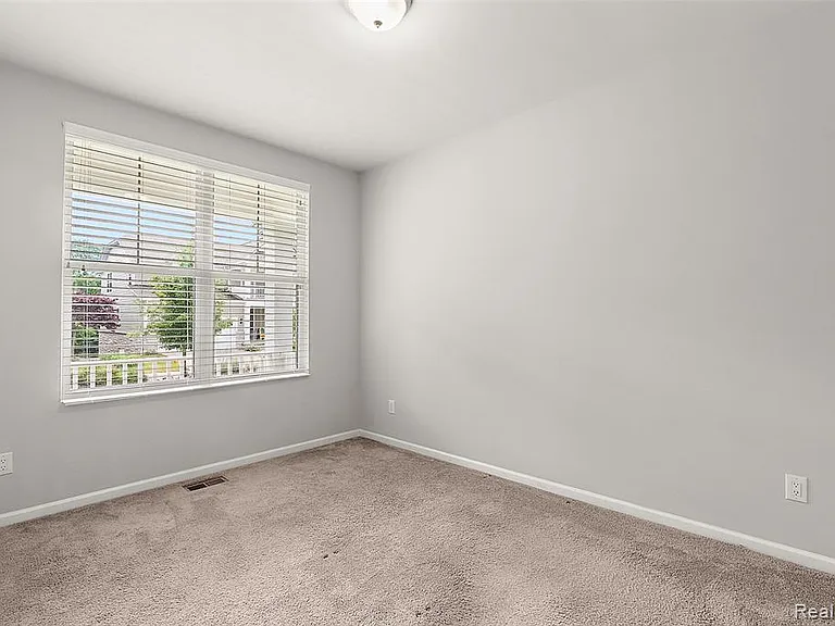31065 Tremont Ln — Photo 14