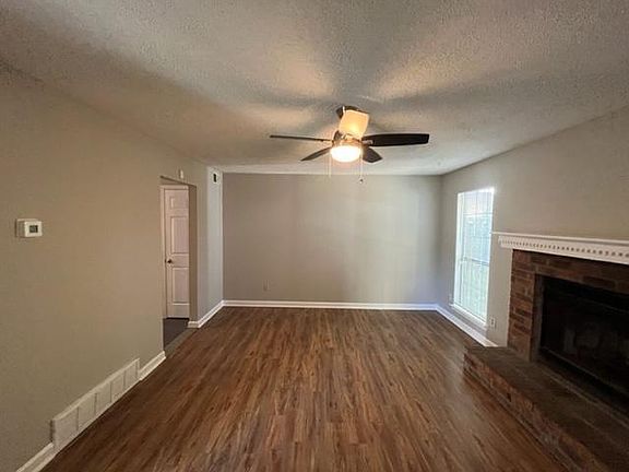 5th image of 2443 Chiswood St