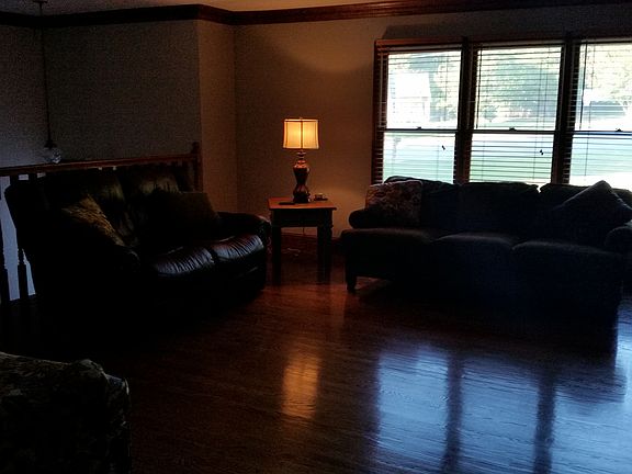 3rd image of 106 Windemere Dr