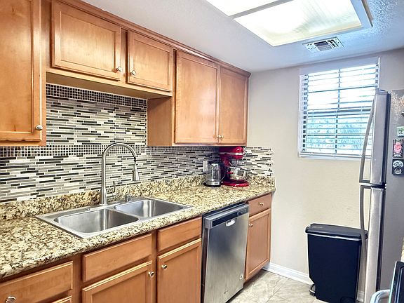 4th image of 12079 Alta Carmel Ct