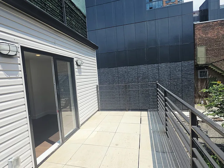 195 Bay St #1A — Photo 11