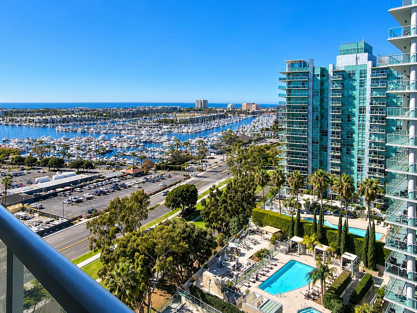 13600 Marina Pointe Dr — Photo 3