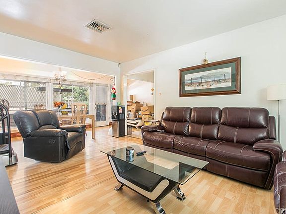 4th image of 17622 Cohasset St