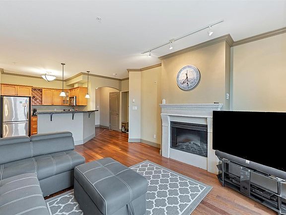 4th image of 1620 McKenzie Ave #318