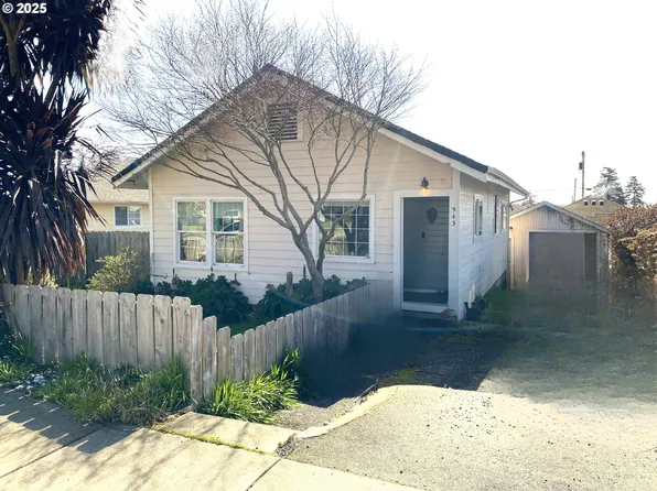 543 Spruce St, Brookings, OR 97415
