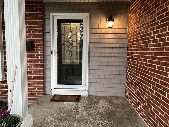 3rd image of 1107 E Greenwood Dr