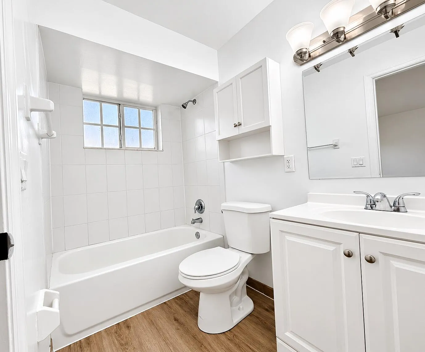 1 bed, 1.0 bath, 890 sqft, $1,650 — Photo 3