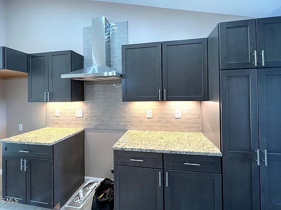 5th image of 987 Greenbrier Rd #139