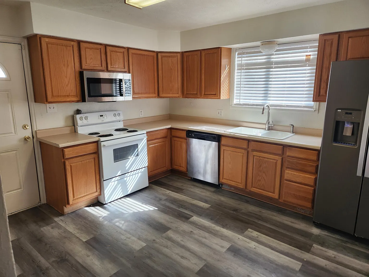 2304 S Williams St — Photo 2