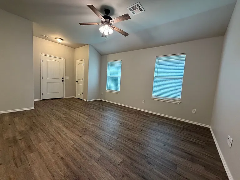 404 Chalk Hill Ct — Photo 8