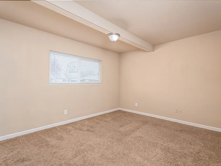 290 Lindley Dr — Photo 2