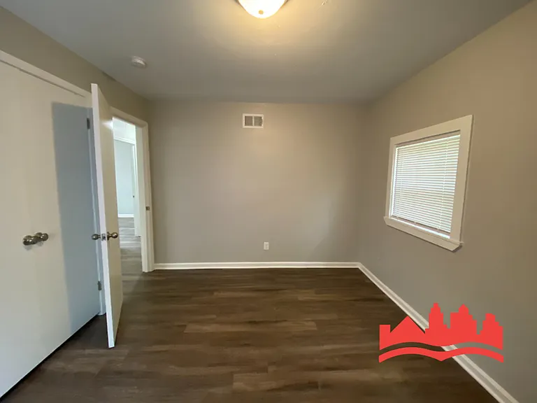 3139 Edgeware Rd S — Photo 6