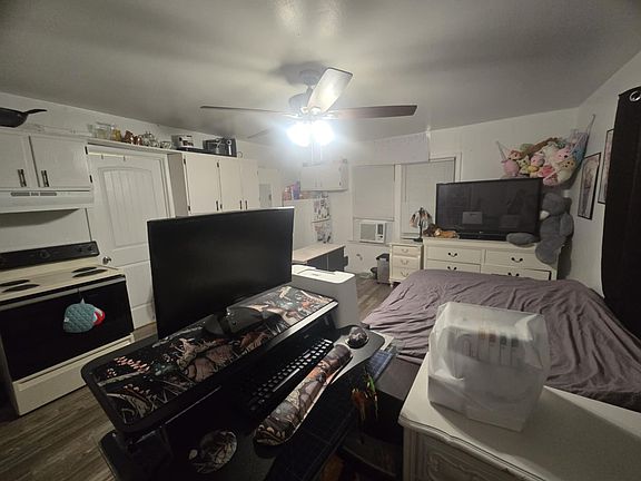 2nd image of 1204 W Mulberry St #D