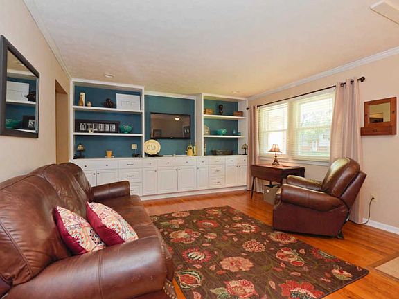 5th image of 582 Braxton Pl W
