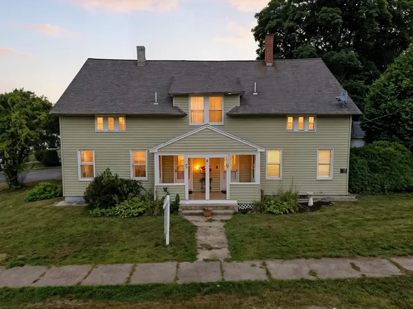 91-93 School Park, Whitinsville, MA 01588