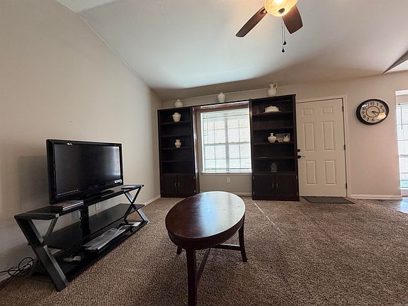 3rd image of 131 Rockyreef Cir
