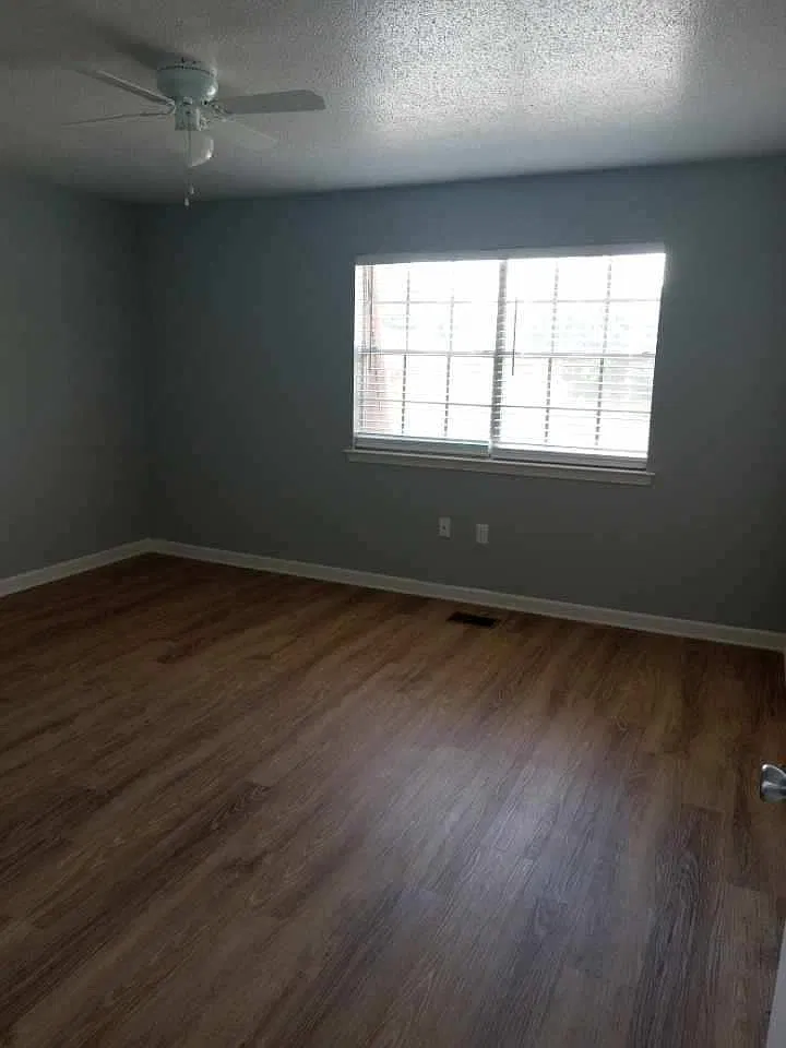 280 Medical Dr — Photo 2