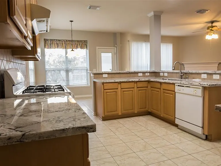 2511 Sun Spot Ln — Photo 6