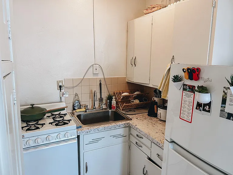 577 Richmond Ave #7 — Photo 7