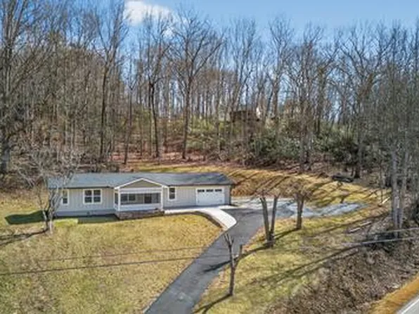 750 Sunnyside Rd, Hiawassee, GA 30546