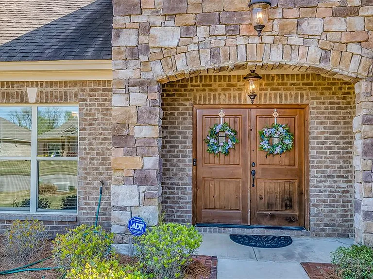 1035 Haylee Brook Ln — Photo 2