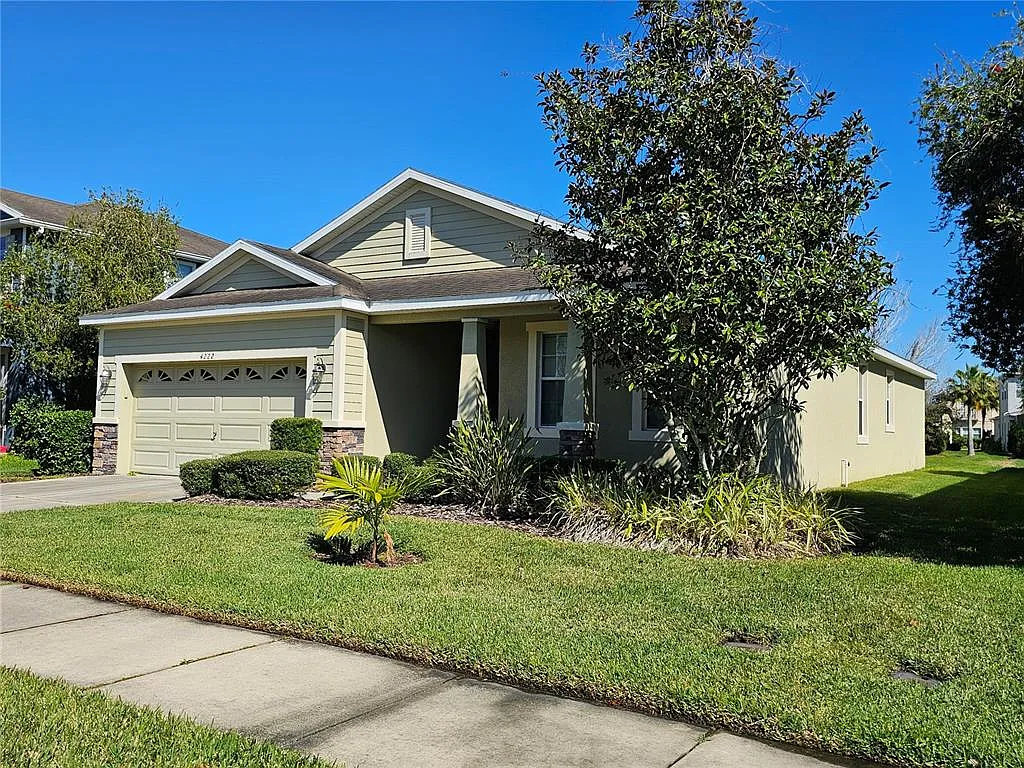 3 bed, 2.0 bath, 1801 sqft, $2,430 — Photo 2