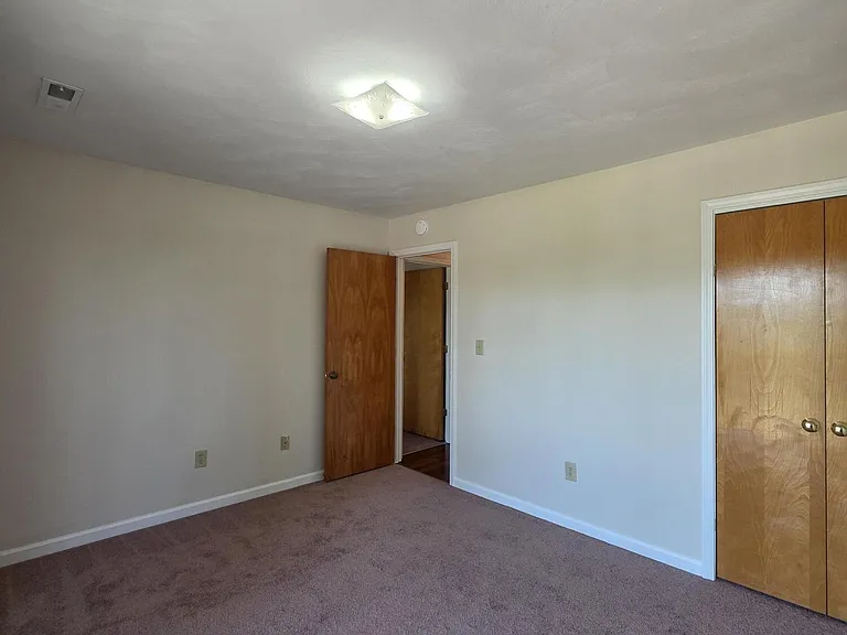 803 Roanoke Blvd — Photo 11