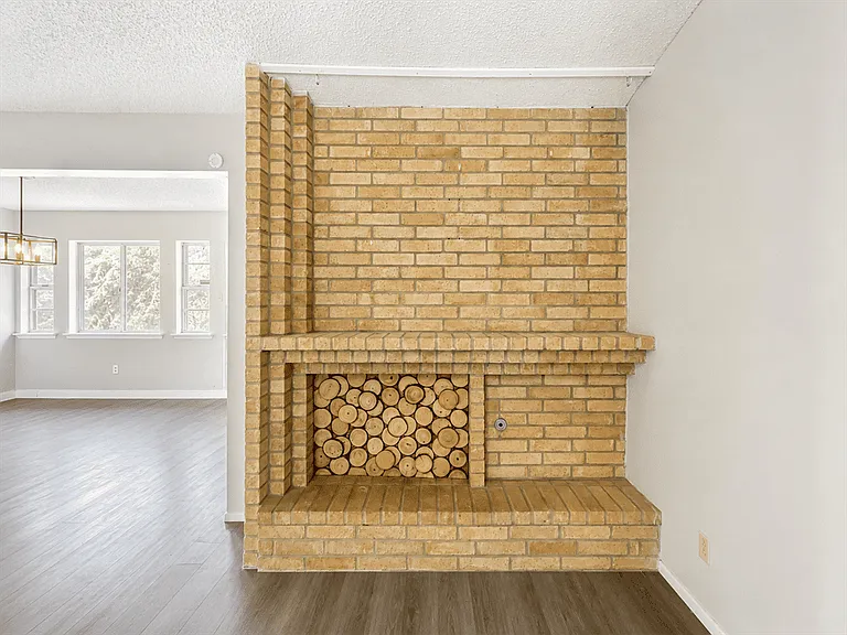 1034 Ericson Dr — Photo 22