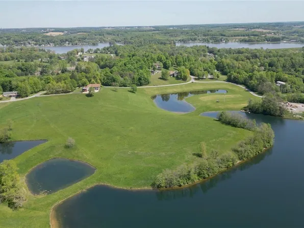 37 S Lake Dr, Lisbon, OH 44432