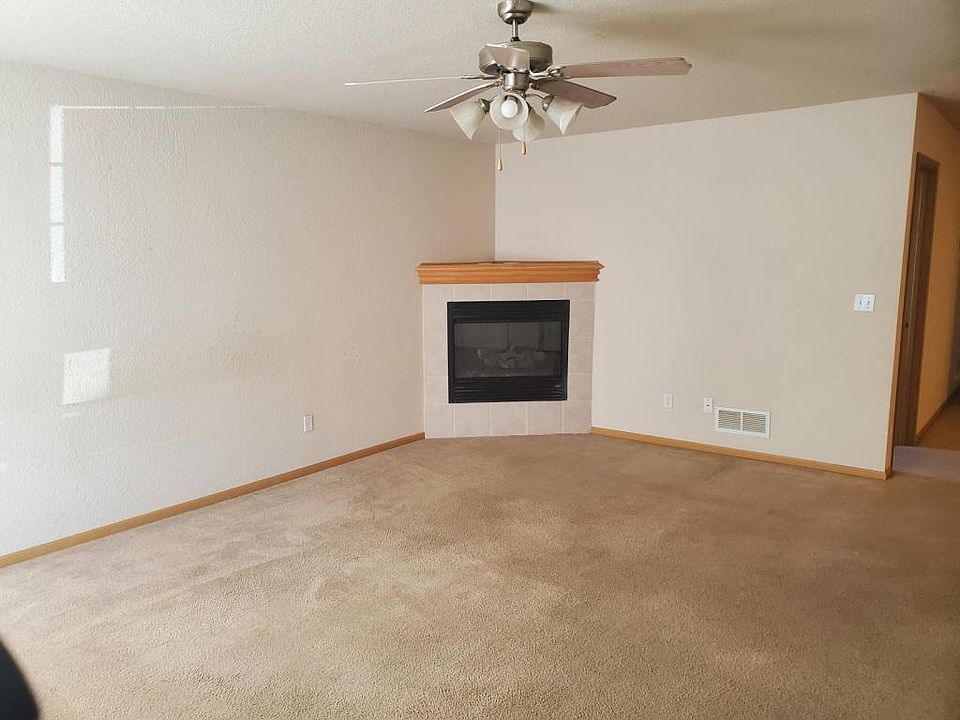 2nd image of 502 NW Woodbury Dr