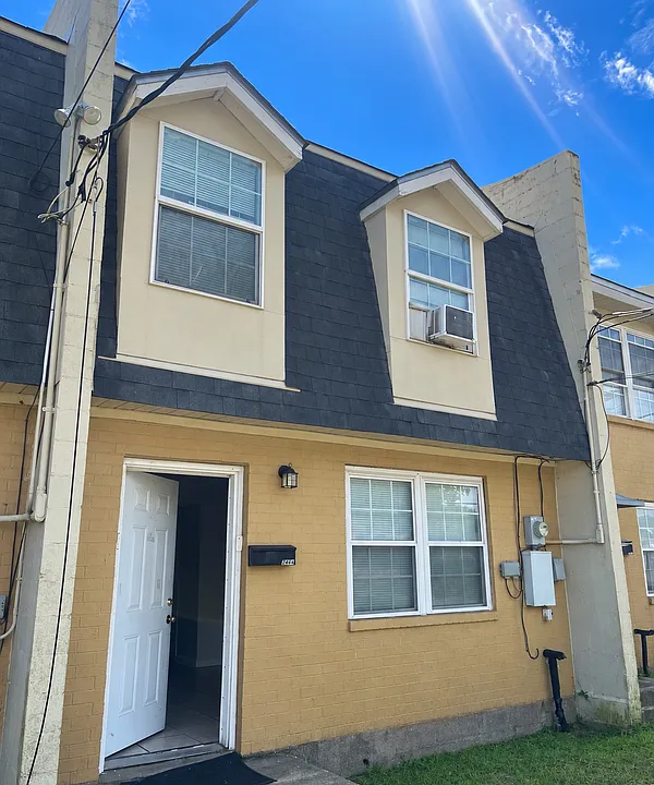 2464 Mexico St