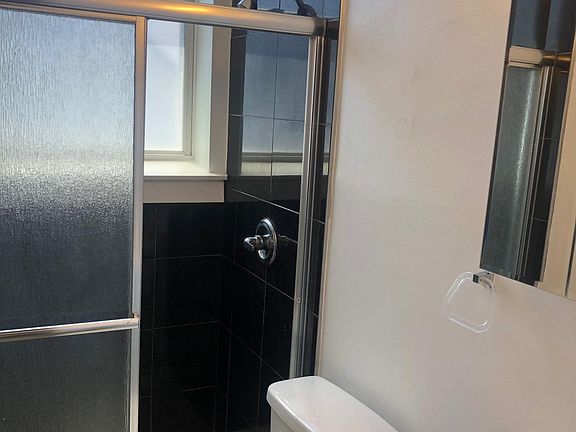 4th image of 210 Summer St #4