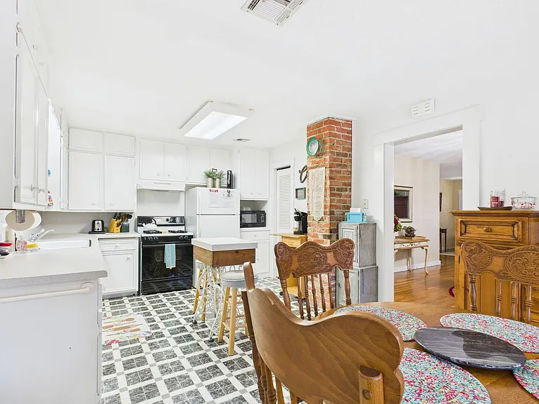 206 N Edison St — Photo 34