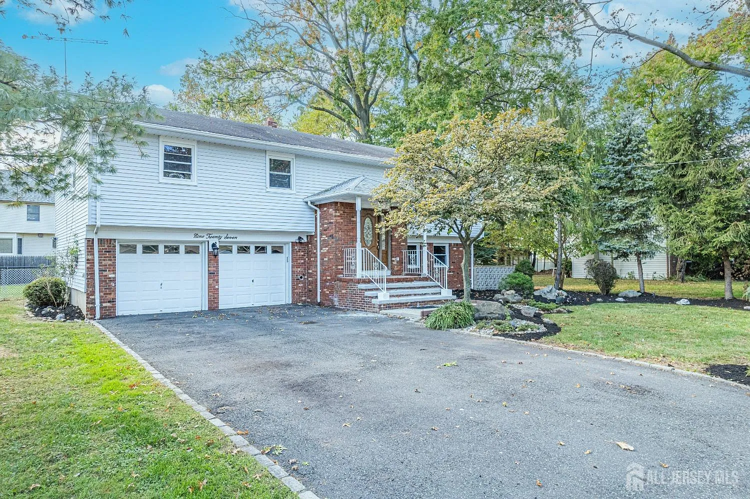 4 bed, 2.0 bath, 1554 sqft, $3,800 — Photo 3