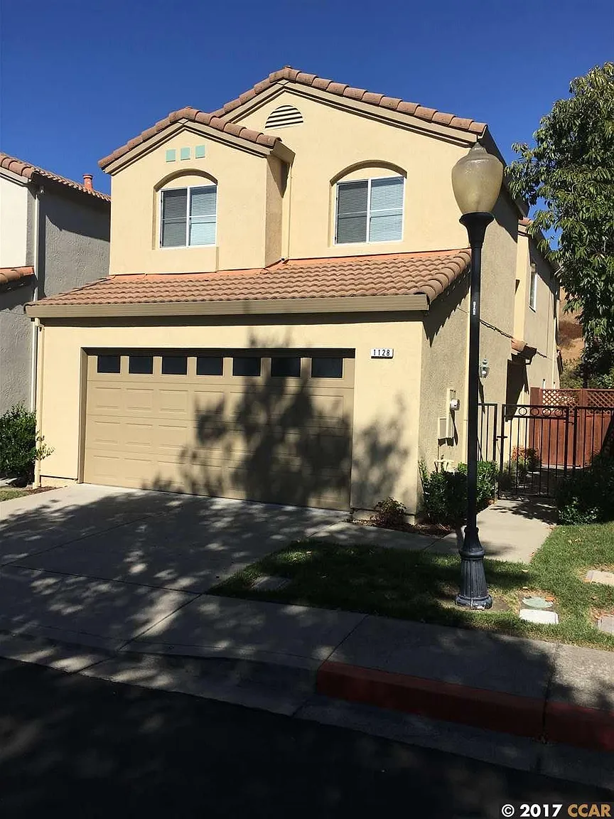 1128 Vista Pointe Cir photo 1