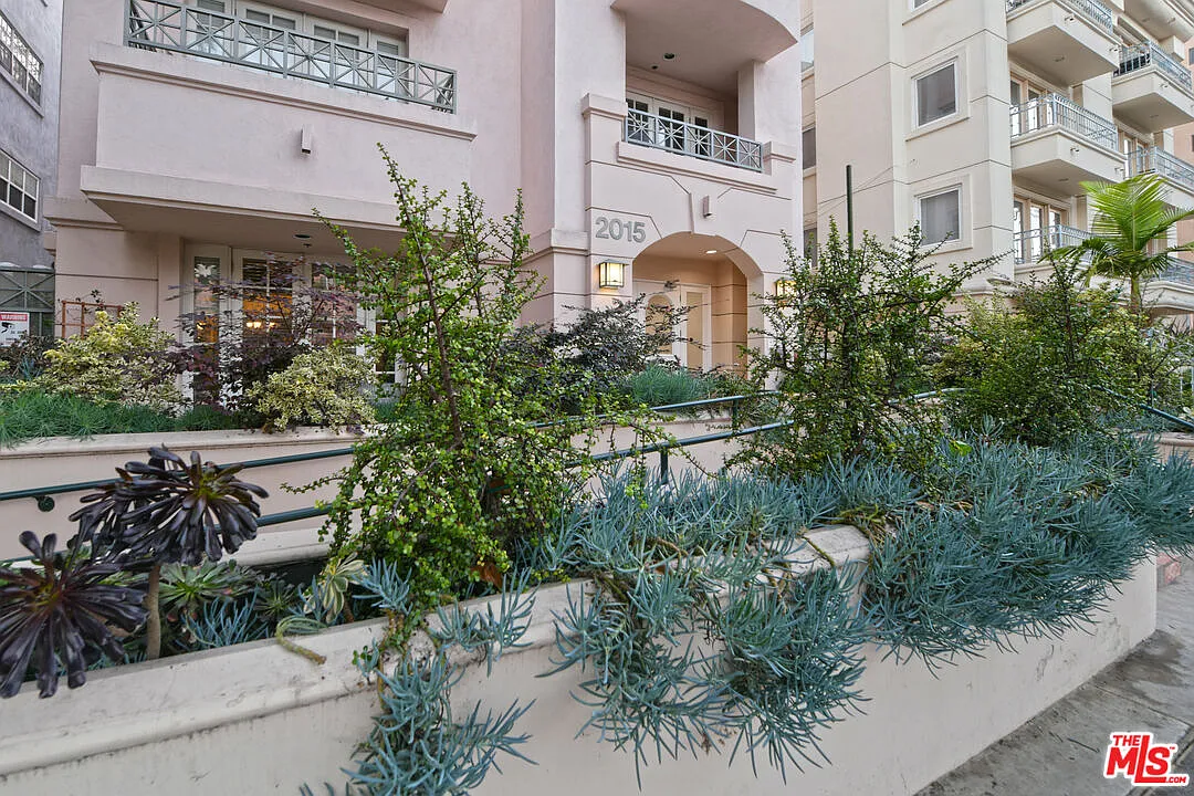 2 bed, 2.5 bath, 1330 sqft, $4,895 — Photo 4