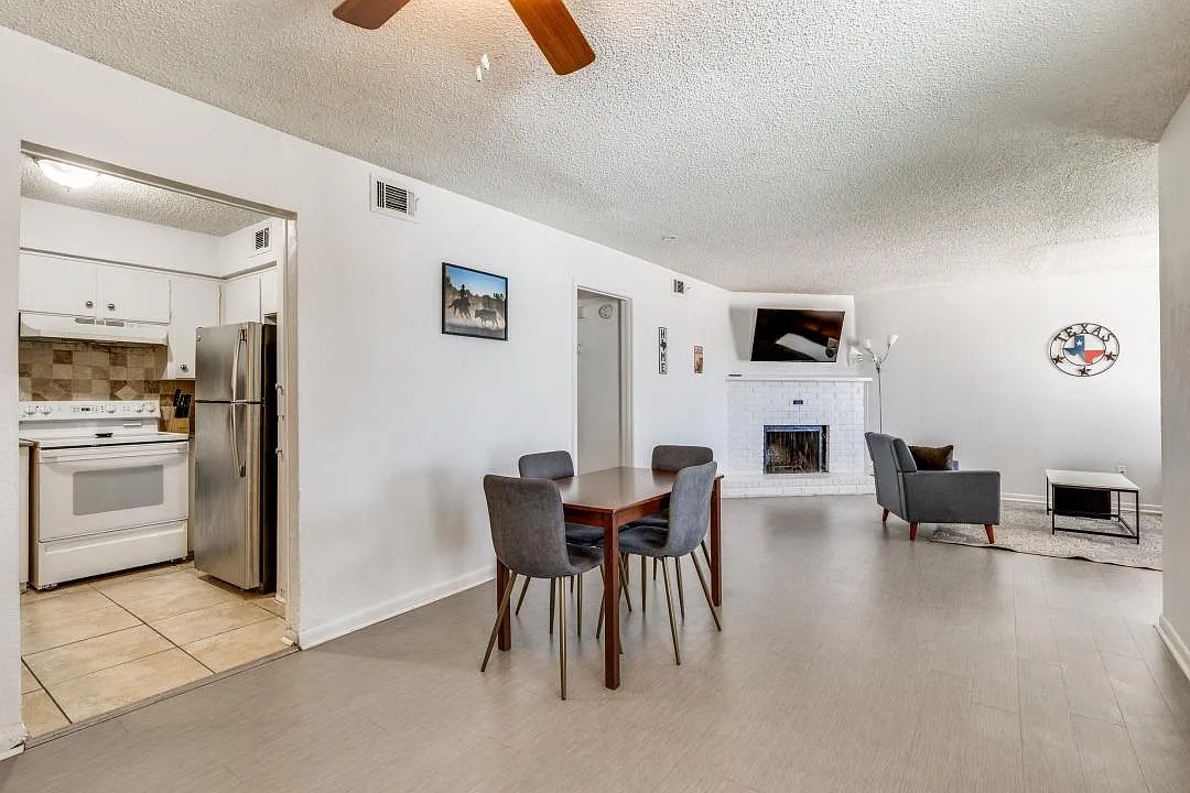 2 bed, 1200 sqft, $2,400 — Photo 4
