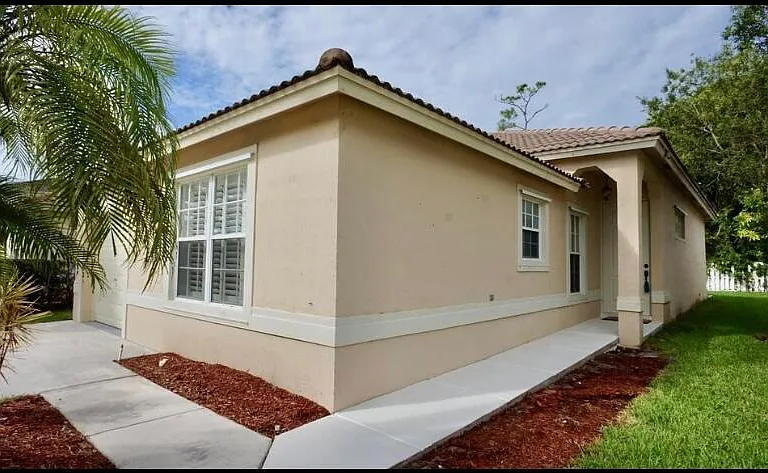 145 Prestige Dr — Photo 1