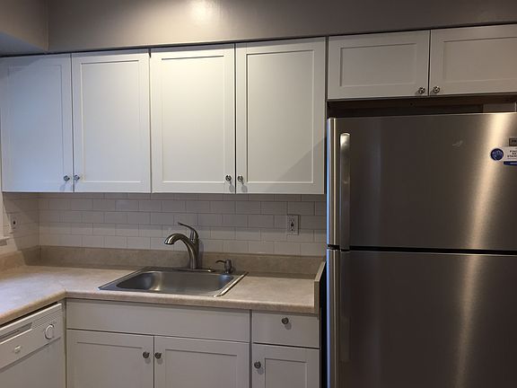 3rd image of 172 Nassau Blvd APT 2