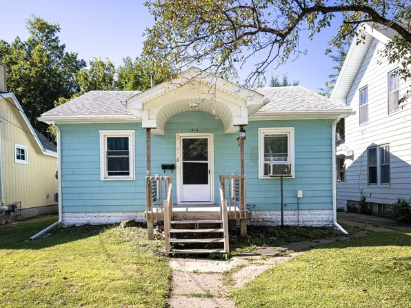 914 Pleasant St, Waterloo, IA 50702